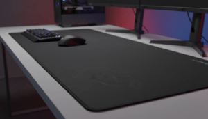 découvrez le tapis de souris xxl, l'accessoire incontournable pour les joueurs à basse sensibilité, offrant un large espace pour des mouvements précis et confortables.