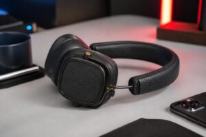 découvrez le casque marshall milton anc, un modèle où le design audacieux prime sur la qualité sonore, alliant élégance et technologie pour un look unique.