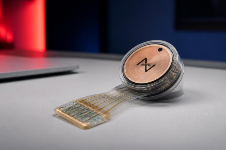 la chine devance neuralink en lançant la commercialisation d’un implant cerveau-machine révolutionnaire, promettant des avancées majeures dans les technologies neurotechnologiques.