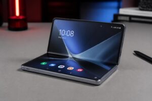 découvrez les dernières fuites sur le galaxy z fold 8 : écran haute résolution et châssis plus léger pour une expérience innovante et design amélioré.