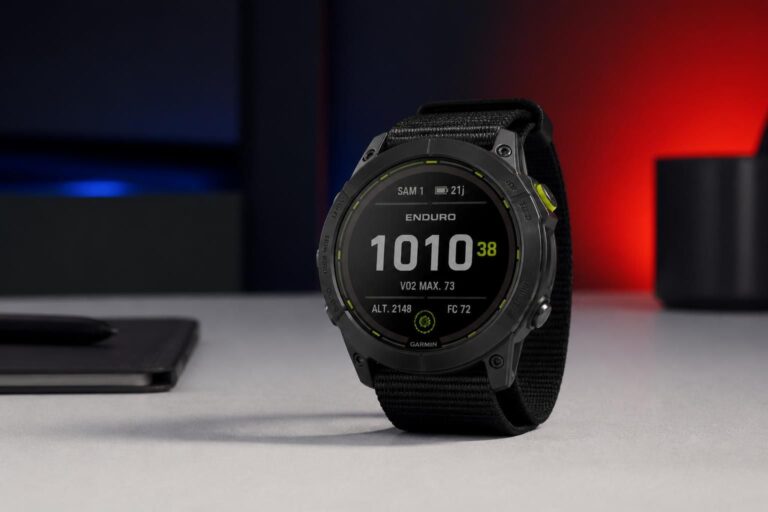 découvrez notre test complet du garmin enduro 4, le gps outdoor conçu pour l'aventure. analyse détaillée de son autonomie exceptionnelle et avis d'expert pour bien choisir votre compagnon de trail.