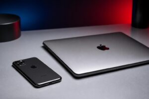 découvrez comment l'obsolescence programmée du smartphone emblématique d’apple impacte également le macbook pro historique, marquant une étape importante dans l'évolution des produits apple.