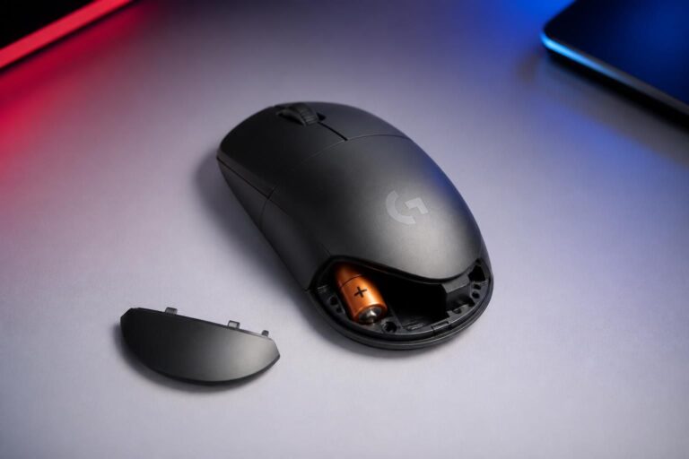 logitech lance en exclusivité pour l'europe des souris avec batterie remplaçable, alliant performance et durabilité pour une expérience utilisateur optimale.