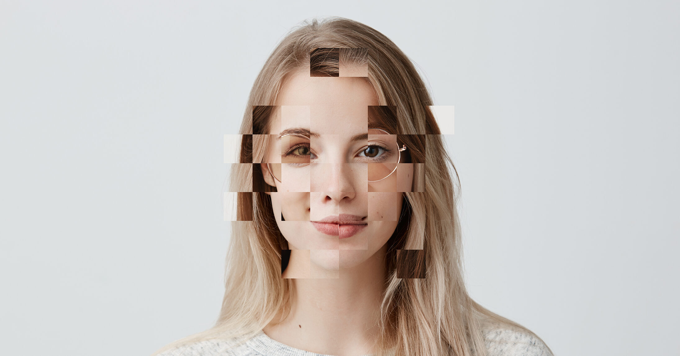 Édition localisée d’une image avec conservation du visage et du décor